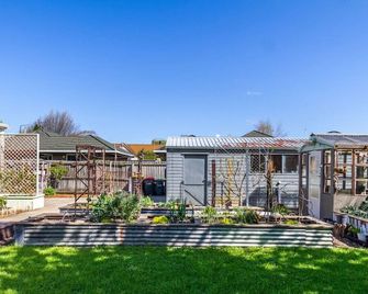 Charming 3-Bedroom Retreat - Christchurch