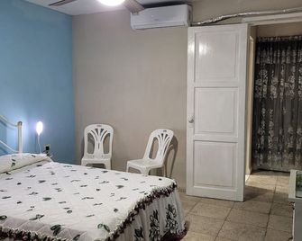 Casa Henry - Havana - Bedroom