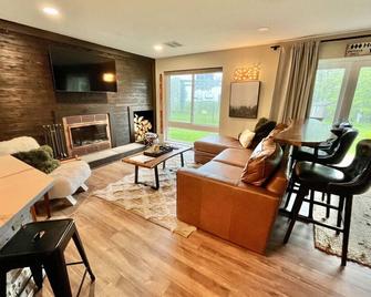 5309 Summit Drive, Somerset - Somerset - Wohnzimmer