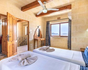 Ta Guljetta 4 Bedroom Villa With Private Pool - Marsalforn - Bedroom