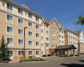 1 Bedroom | Free Breakfast. Pool & Hot Tub - North Brunswick - Building