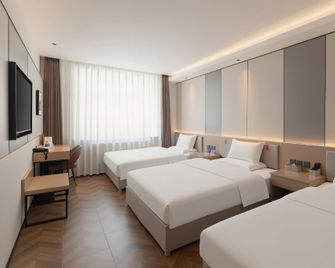 Wangjiang Holiday Hotel (Heihe Heilongjiang Riverside Branch) - Heihe - Bedroom