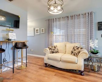 Home 3 Mi to Dtwn Chattanooga: 1 Night Stays! - Chattanooga - Living room