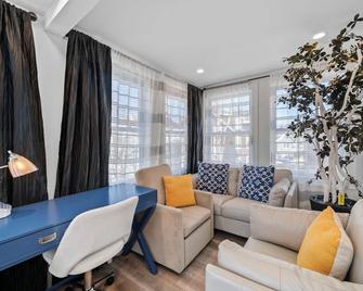Romantic Boston Getaway - Boston - Living room