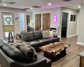 The Barndeaux Guest House - 3 Br/3ba, Bulverde, Tx - Bulverde - Sala de estar