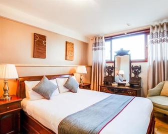 Drummonds Hotel & Steakhouse - Glenrothes - Bedroom