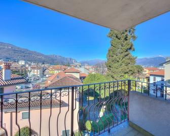 Laura's Cozy Apartment Stresa Center - Stresa - Balcony