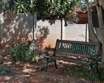 Sacredsutine Garden Studio, Durban North - Durban - Patio