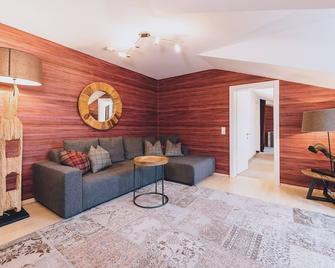 Alpine City Living by we rent - Zell am See - Living room