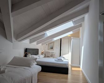 Acquaderni Rooms - Bolonya - Yatak Odası