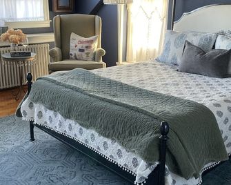 Bucks County Rustic Farmhouse Private Suite - Chalfont - Bedroom