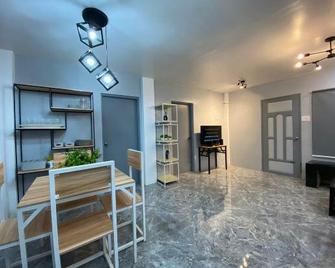 Isle Be Back Catanduanes Staycation - Virac - Dining room
