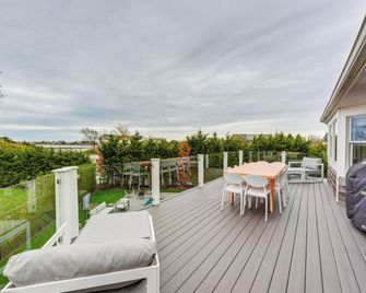 Stunning Westhampton Beach Home w/ Private Pool - Westhampton Beach - Balkon