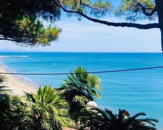 MAD di Mare di Arte Dormire - Celle Ligure - Пляж