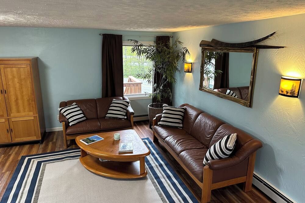 Bear Mountain View 4br Home- Only 25 Min - Eagle River - Sala de estar
