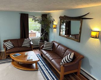 Bear Mountain View 4br Home- Only 25 Min - Eagle River - Sala de estar