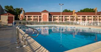 Red Roof Inn Virginia Beach - Norfolk Airport - Virginia Beach - Piscina