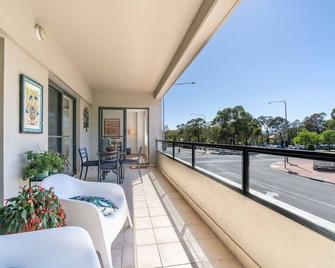Central 2BR Stylish Apt Located in Greenway - Hosted by Canstay - Tuggeranong - Balcony