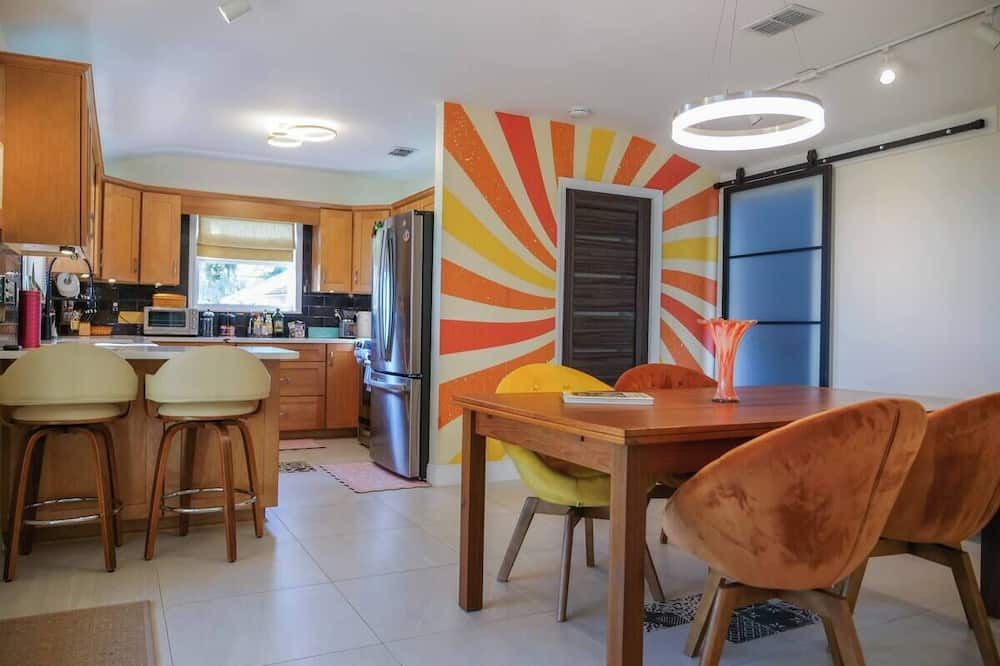 Riverside Retreat: Cozy Cottage Near Historic St. Augustine
