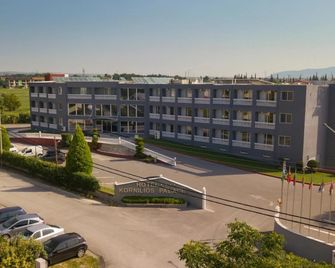 Kornilios Palace - Anchialos - Будівля