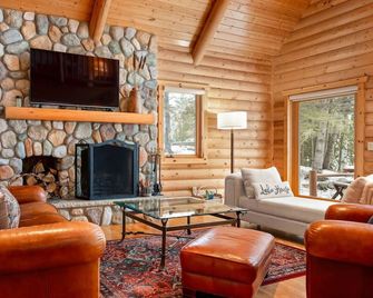 Spacious, Luxury, Comfortable, Lakefront, Log Home | Loon Star Lodge - Deer River - Sala de estar