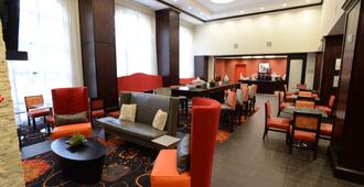 Hampton Inn & Suites Albany At Albany Mall - Albany - Area lounge