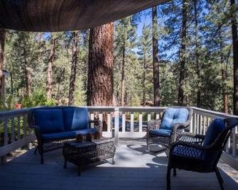 Pinetree Place - Wrightwood - Balcón