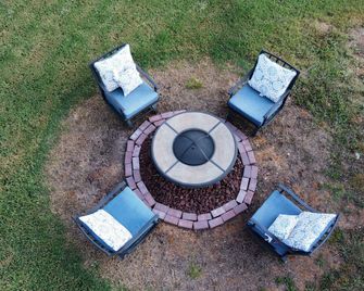 Modern 3 Bedroom Home in Quiet Friendly Neighborhood. Prime Location! - Murfreesboro - Patio