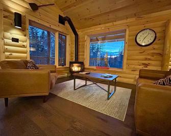 Arawak - Chalet Confortable et Moderne Avec Jaccuzzi - La Malbaie - Living room