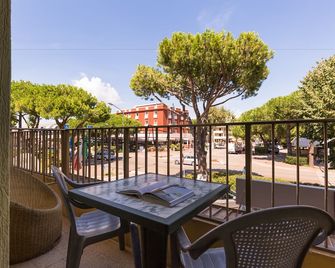 Hotel Cavallino Bianco - קאבאלינו טרפורטי - מרפסת