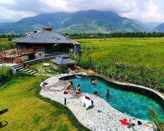 Osho Himalayas Wellness Resort - Kāngra - Piscina