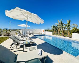 Lilu Villa 1 with Private Pool - Tigaki - Pool