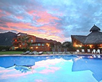 Hotel Real del Valle Tepoztlan - Tepoztlán - Pool