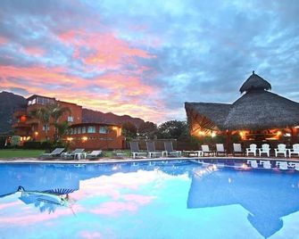 هوتل ريال ديل فالي تيبوزتلان - تيبوزتلان - حوض السباحة
