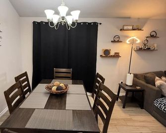 Stay Near It All – Belton Duplex w/ Backyard + Parking - Belton - Dining room