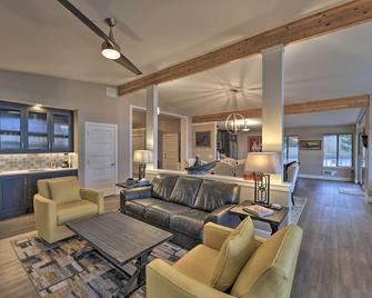 Bayfront Home - Take Ferry to the San Juan Islands - Anacortes - Huiskamer