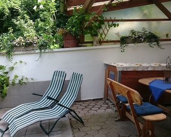 Ferienhaus Landau - Landau an der Isar - Patio