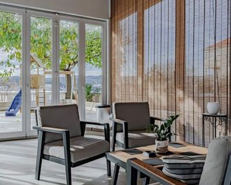 Villa Ponar with Swimming Pool - Kučište - Pokój dzienny