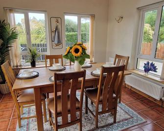 Benroe House - 5 bedrooms - Killybegs - Dining room