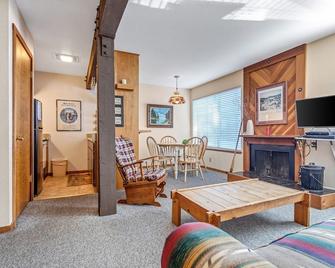Cozy Mountain Condo, Sleeps 4 - Tamarack #2 - Bear Valley Ski Area - Living room