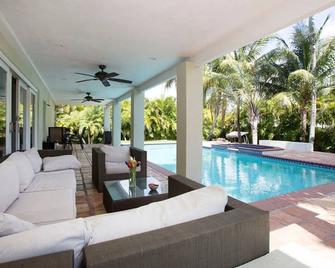 Tropical Oasis Estate - Pinecrest - Pool
