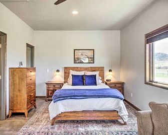 Cozy Elgin Casita w/ Gas Grill: Pets Welcome! - Elgin - Habitación