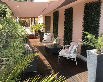 Superb Apartment Sea View & Lerins Islands Terrace Swimming Pool 150m from the beach - Cannes - Patio