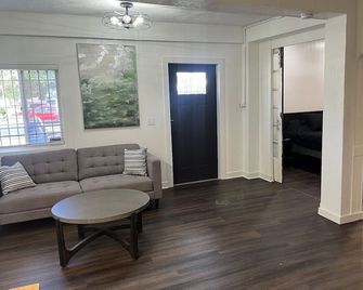 Apartment in Newark - Newark