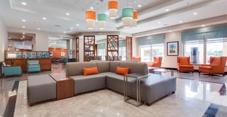 Drury Inn & Suites Fort Myers Airport FGCU - פורט מאיירס - לובי