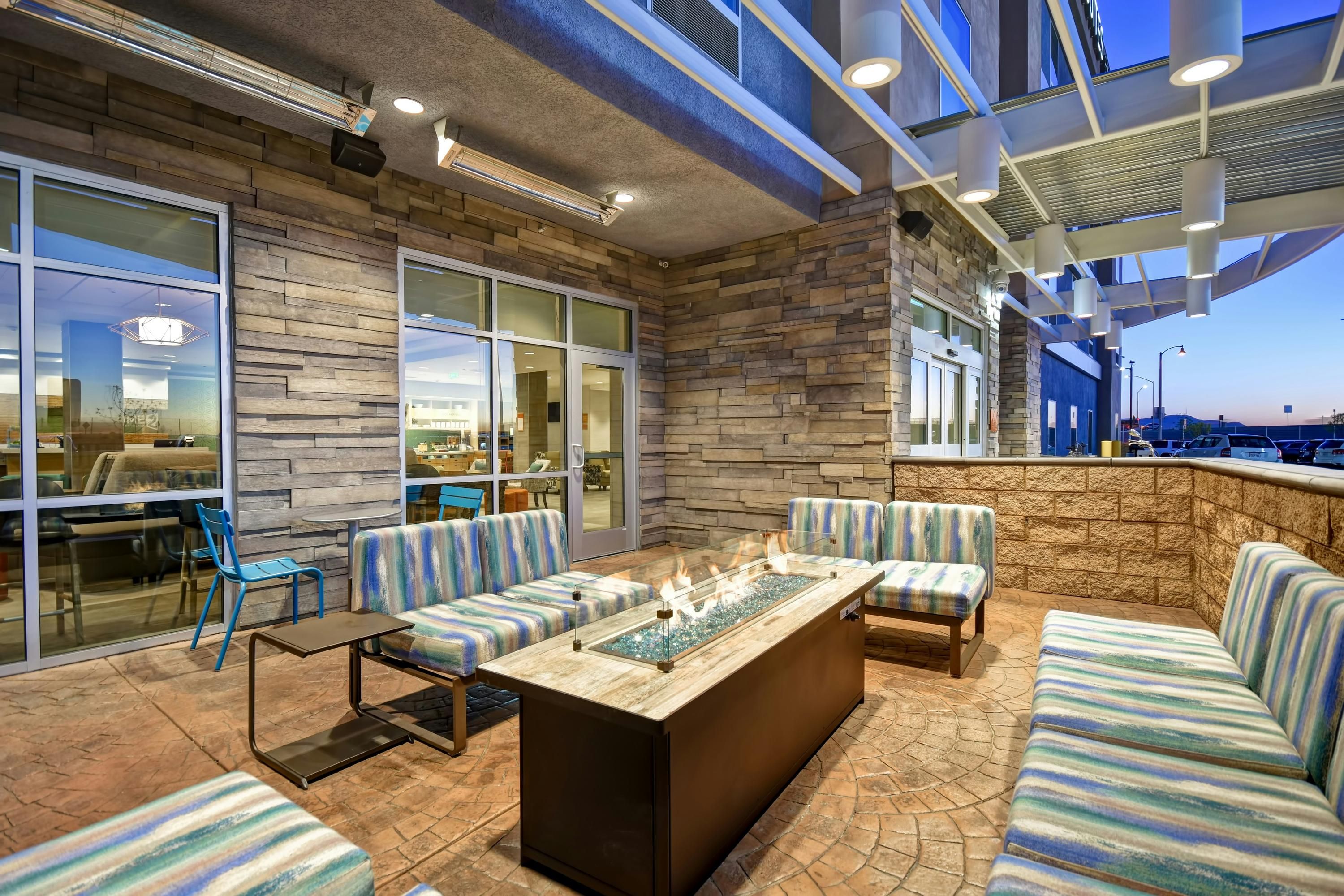 Home2 Suites by Hilton Victorville - Victorville - Pátio
