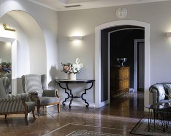 هوتل ليوبوليس - لفيف - ردهة