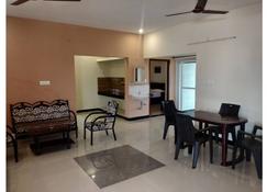 C2 Spice Homestay Apartment - Coimbatore - Restaurante