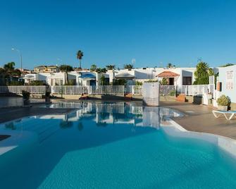 Very comfortable exclusive refurbished bungalow with parking, free wifi and swimming pool - Maspalomas - Piscina