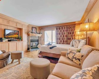 Cozy Studio Wood Fireplace - Ellicottville - Habitación